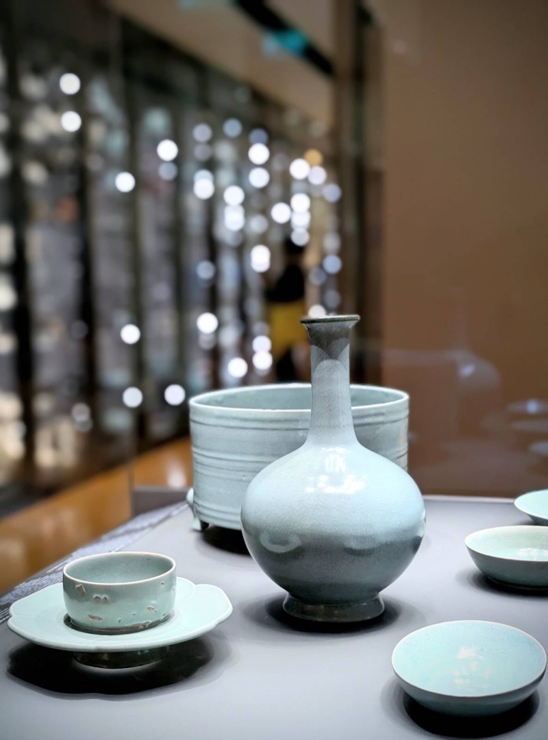 Song dynasty Ru ware displayed at the British Museum.